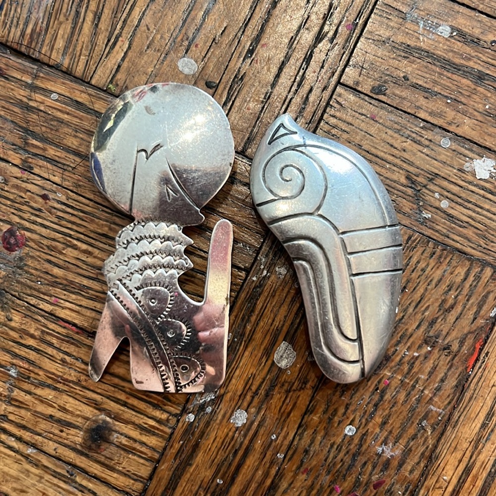 Two Silver Signed Native American Wolf Animal Pin… - image 3